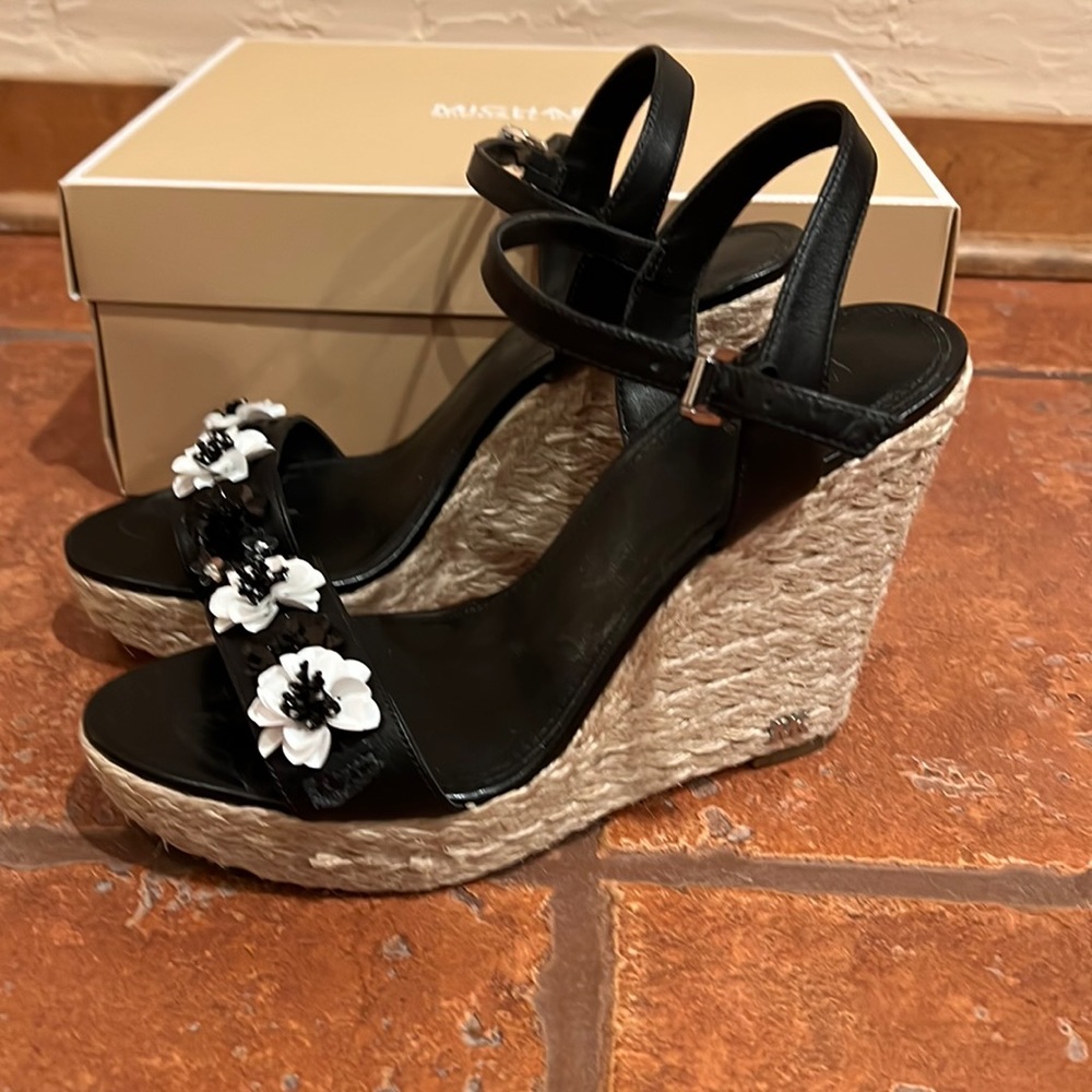 Women’s black wedge